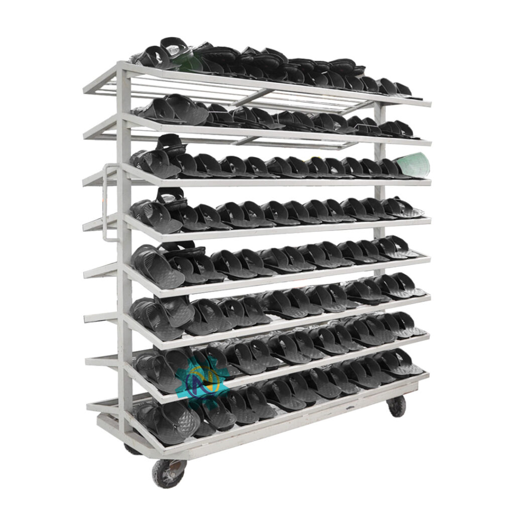 قفسه محصولات کفاشی