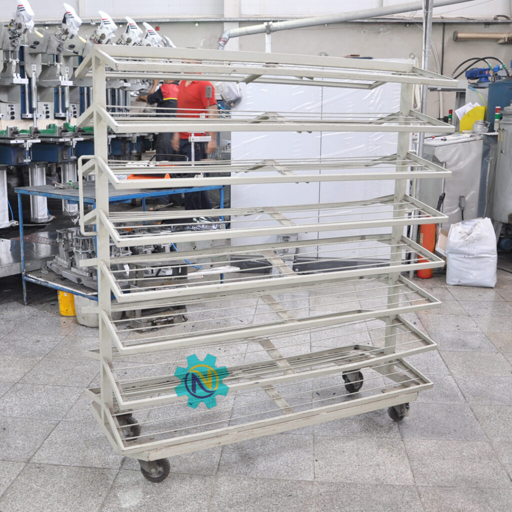 قفسه محصولات کفاشی